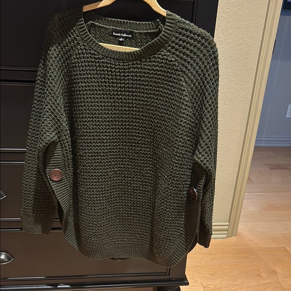Olive green sweater - Picture 1 of 3